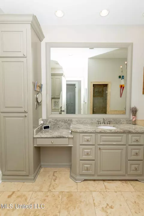 Bath - 4254 Berlin Dr, Jackson, MS 39211 photo 4 of 10