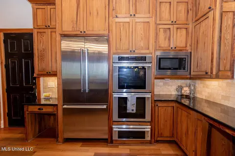 Kitchen - 4254 Berlin Dr, Jackson, MS 39211 photo 3 of 10