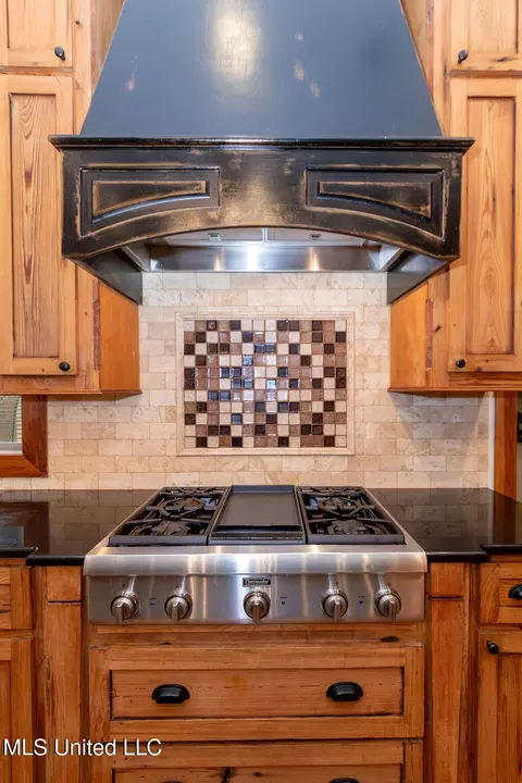 Kitchen - 4254 Berlin Dr, Jackson, MS 39211 photo 4 of 10