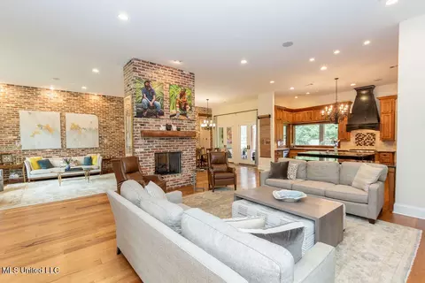 Living - 4254 Berlin Dr, Jackson, MS 39211 photo 4 of 10