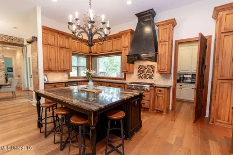 Kitchen - 4254 Berlin Dr, Jackson, MS 39211 photo 2 of 10