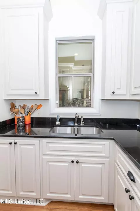 Kitchen - 4254 Berlin Dr, Jackson, MS 39211 photo 10 of 10