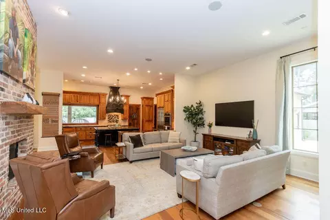 Living - 4254 Berlin Dr, Jackson, MS 39211 photo 1 of 10