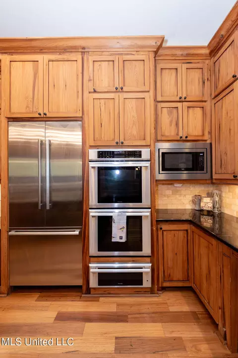 Kitchen - 4254 Berlin Dr, Jackson, MS 39211 photo 6 of 10