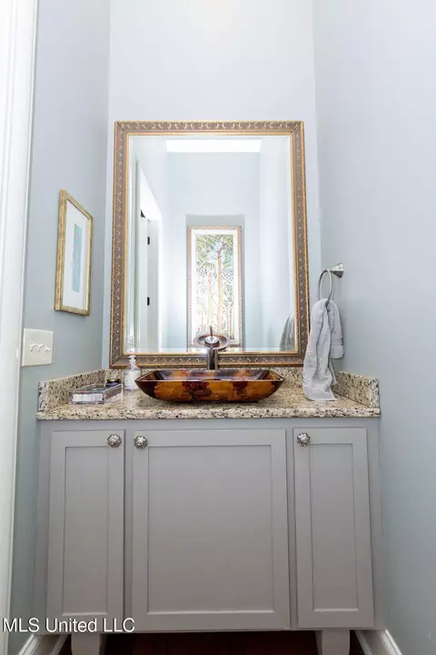 Bath - 4254 Berlin Dr, Jackson, MS 39211 photo 1 of 10