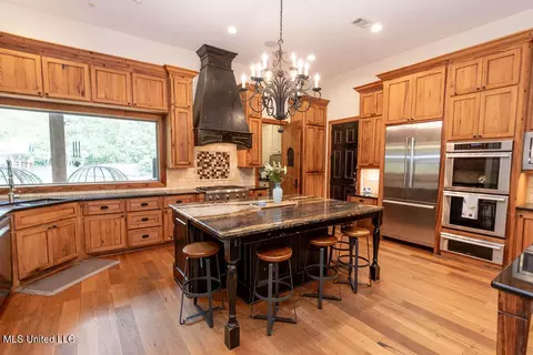 Kitchen - 4254 Berlin Dr, Jackson, MS 39211 photo 8 of 10