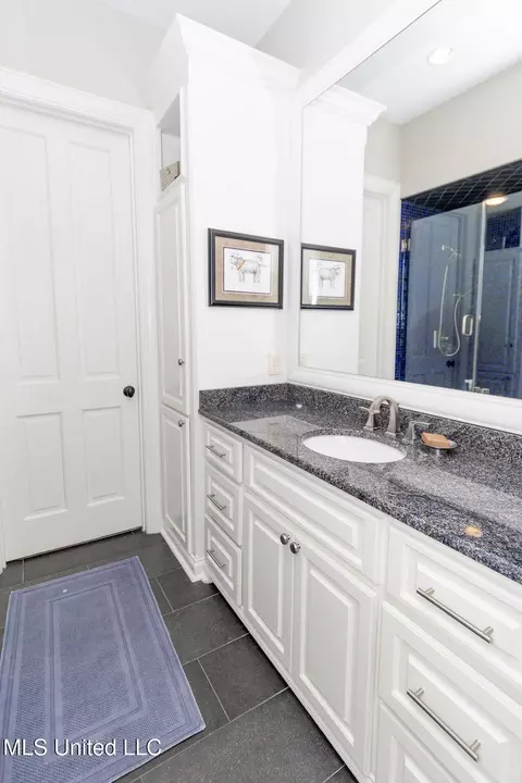 Bath - 4254 Berlin Dr, Jackson, MS 39211 photo 7 of 10