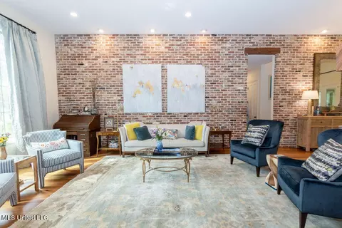 Living - 4254 Berlin Dr, Jackson, MS 39211 photo 5 of 10