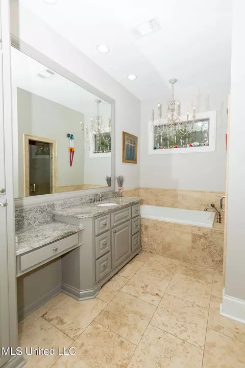 Bath - 4254 Berlin Dr, Jackson, MS 39211 photo 3 of 10