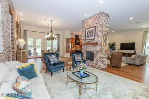 Living - 4254 Berlin Dr, Jackson, MS 39211 photo 7 of 10