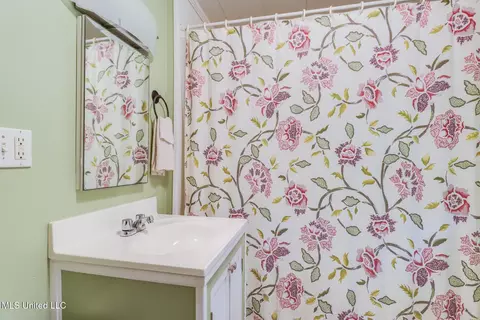 Bath - 209 Tower Rd, Wiggins, MS 39577 photo 1 of 2