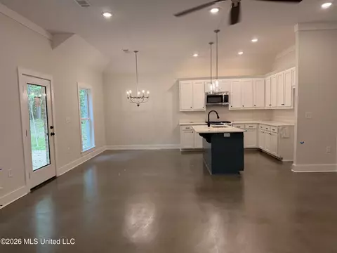 Living - 192 Lake Harbor Rd, Brandon, MS 39047 photo 3 of 4