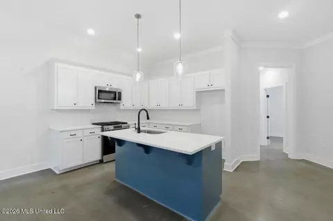 Kitchen - 192 Lake Harbor Rd, Brandon, MS 39047 photo 2 of 4