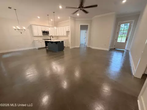 Living - 192 Lake Harbor Rd, Brandon, MS 39047 photo 4 of 4