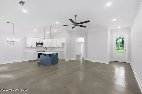 Living - 192 Lake Harbor Rd, Brandon, MS 39047 photo 3 of 3