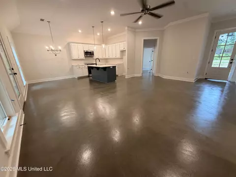 Living - 192 Lake Harbor Rd, Brandon, MS 39047 photo 2 of 4
