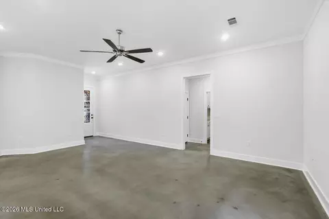 Living - 192 Lake Harbor Rd, Brandon, MS 39047 photo 2 of 3