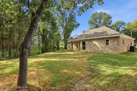 Exterior - 192 Lake Harbor Rd, Brandon, MS 39047 photo 5 of 6