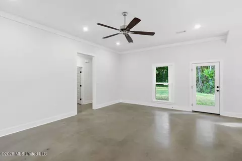 Living - 192 Lake Harbor Rd, Brandon, MS 39047 photo 1 of 3