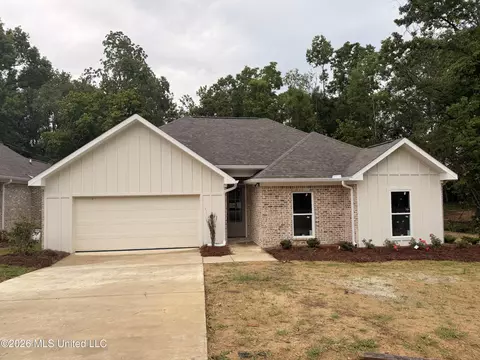 Exterior - 192 Lake Harbor Rd, Brandon, MS 39047 photo 4 of 5