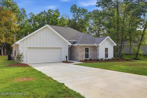 Exterior - 192 Lake Harbor Rd, Brandon, MS 39047 photo 2 of 6