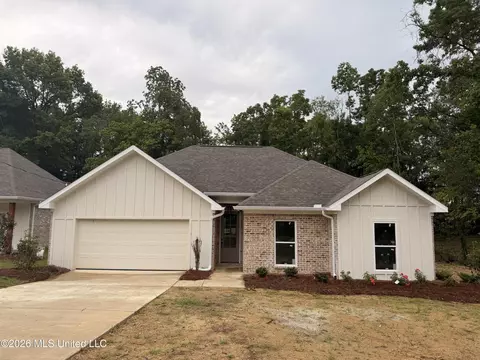 Exterior - 192 Lake Harbor Rd, Brandon, MS 39047 photo 2 of 5