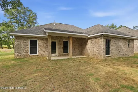 Exterior - 192 Lake Harbor Rd, Brandon, MS 39047 photo 4 of 6