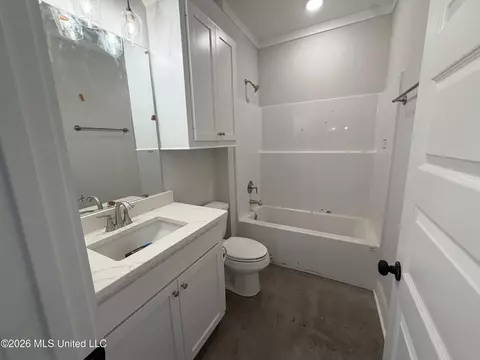 Bath - 196 Lake Harbor Rd, Brandon, MS 39047 photo 1 of 1
