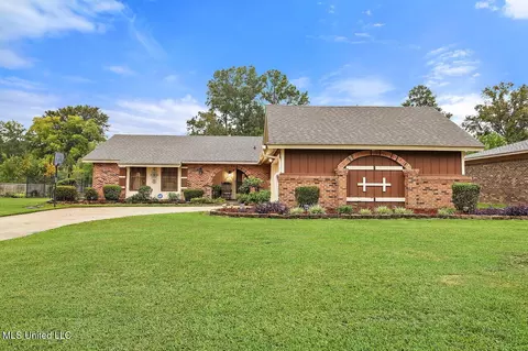 225 Somerset Dr, Jackson, MS 39206