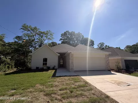 198 Lake Harbor Rd, Brandon, MS 39047