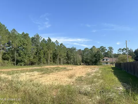 729 Zimmerman St, Waveland, MS 39576