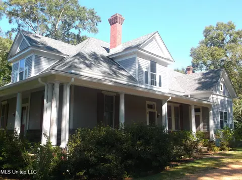 Exterior - 608 Peters St, Summit, MS 39666 photo 2 of 7