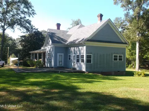 Exterior - 608 Peters St, Summit, MS 39666 photo 4 of 7