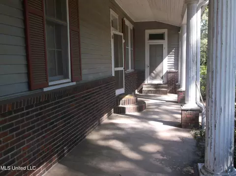Exterior - 608 Peters St, Summit, MS 39666 photo 6 of 7