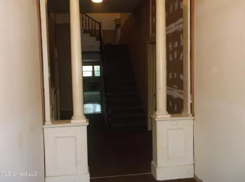 Entry Way - 608 Peters St, Summit, MS 39666 photo 3 of 3