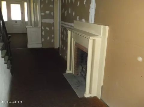 Entry Way - 608 Peters St, Summit, MS 39666 photo 1 of 3