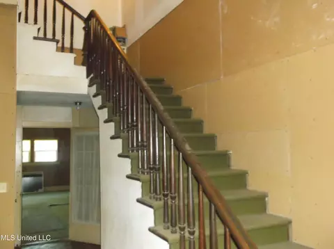 Entry Way - 608 Peters St, Summit, MS 39666 photo 2 of 3