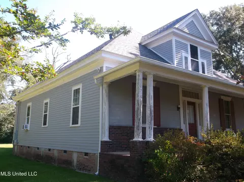 Exterior - 608 Peters St, Summit, MS 39666 photo 3 of 7