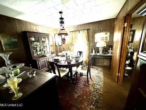 Dining - 621 NE Felder Ln, Brookhaven, MS 39601 photo 2 of 2
