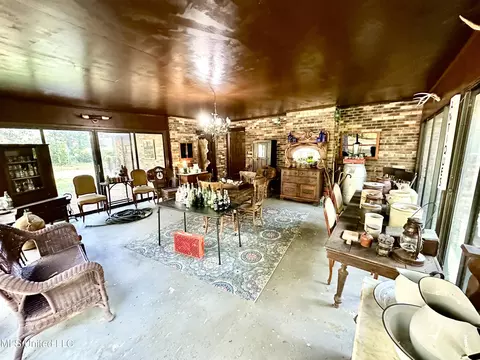 Dining - 621 NE Felder Ln, Brookhaven, MS 39601 photo 1 of 2