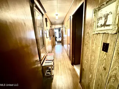 Entry Way - 621 NE Felder Ln, Brookhaven, MS 39601 photo 1 of 1