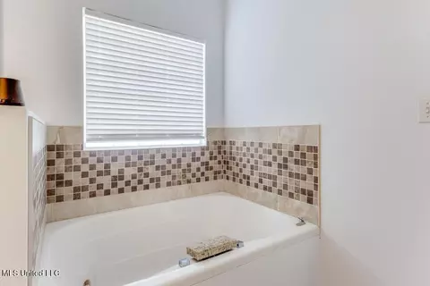 Bath - 10124 Skyhawk Ct, Biloxi, MS 39532 photo 3 of 4