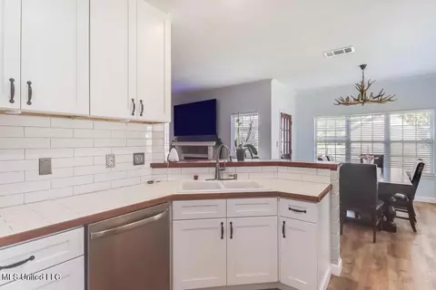 Kitchen - 10124 Skyhawk Ct, Biloxi, MS 39532 photo 3 of 3