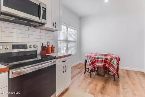 Kitchen - 10124 Skyhawk Ct, Biloxi, MS 39532 photo 1 of 3
