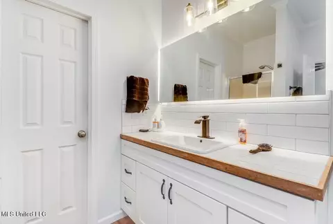 Bath - 10124 Skyhawk Ct, Biloxi, MS 39532 photo 4 of 4