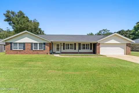2414 Sunkist Country Club Rd, Biloxi, MS 39532