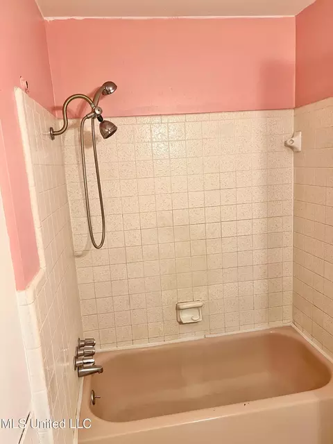 Bath - 1275 Dorgan St, Jackson, MS 39204 photo 5 of 5