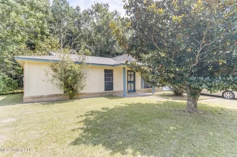 2306 Calle De Desoto St, Gautier, MS 39553