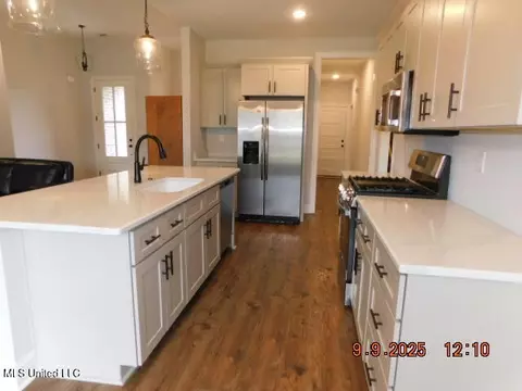 1544 S Clair Cir, Hernando, MS 38632 photo 3