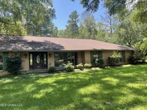 305 Linda Dr, Clinton, MS 39056